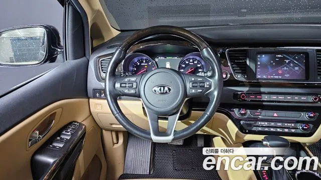Kia Carnival 2018 thumb 11