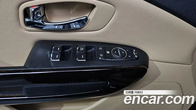 Kia Carnival 2018 thumb 5