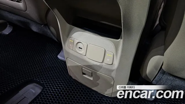 Kia Carnival 2018 thumb 6