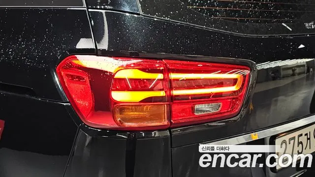 Kia Carnival 2018 thumb 4