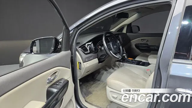 Kia Carnival 2017 thumb 5