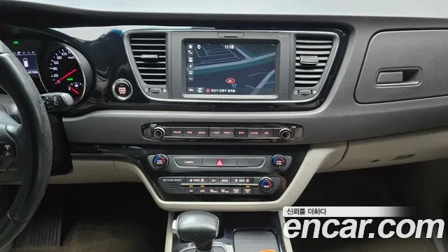 Kia Carnival 2017 thumb 4