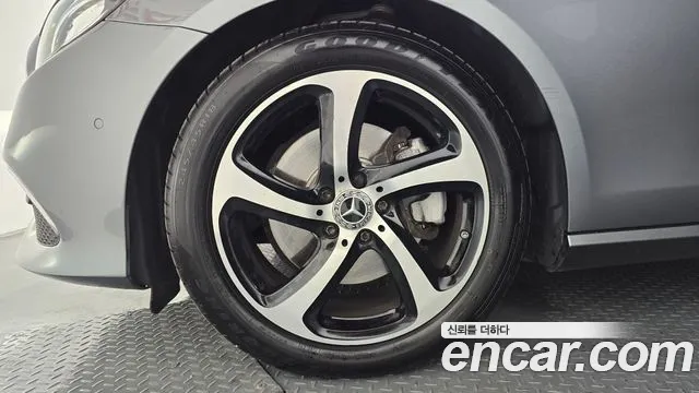 Mercedes-Benz E-Class 2020 thumb 12