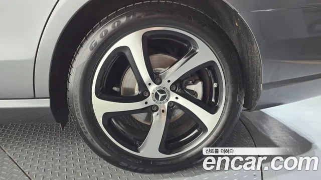 Mercedes-Benz E-Class 2020 thumb 9