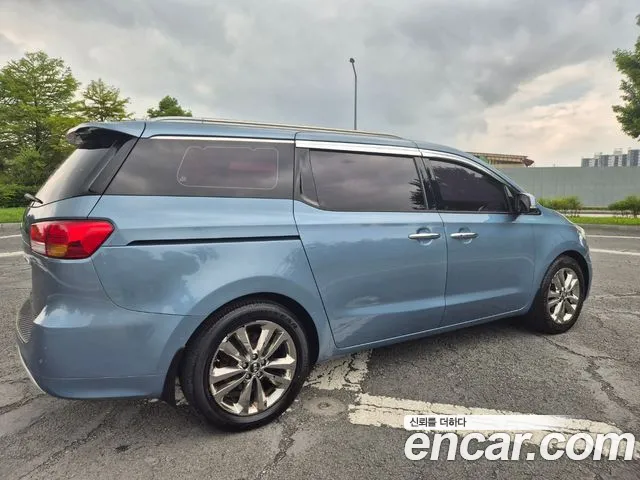 Kia Carnival 2014 thumb 10