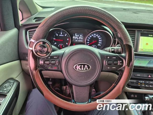 Kia Carnival 2014 thumb 7