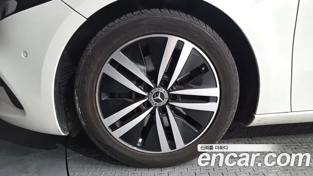 Mercedes-Benz A-Class 2021 thumb 2