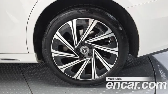 Mercedes-Benz E-Class 2024 thumb 7