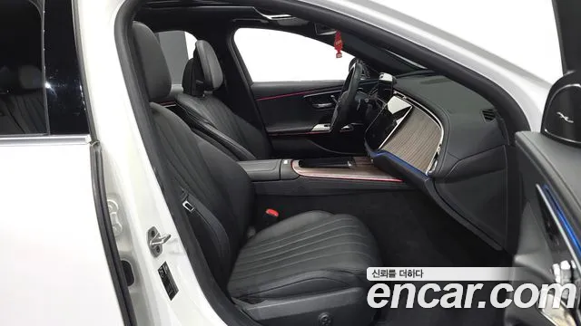 Mercedes-Benz E-Class 2024 thumb 4