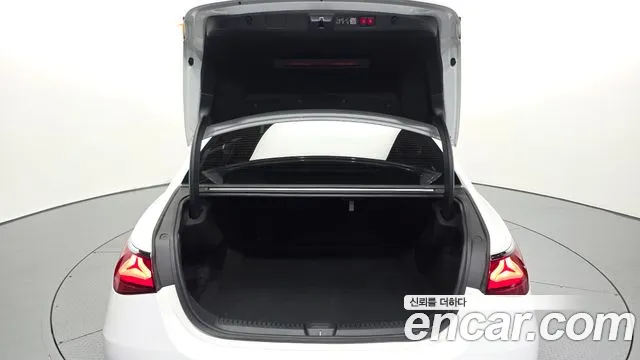 Mercedes-Benz E-Class 2024 thumb 11