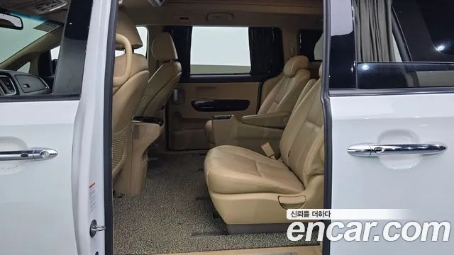 Kia Carnival 2019 thumb 11
