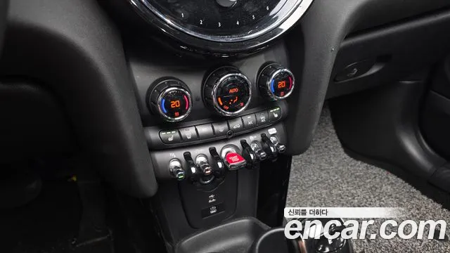 Mini Cooper Convertible 2023 thumb 3