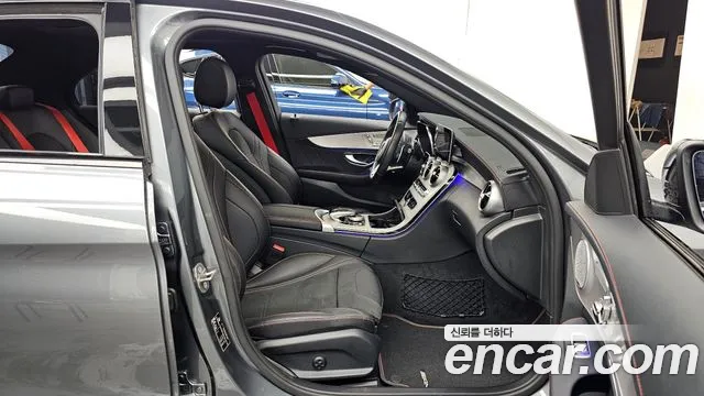 Mercedes-Benz C-Class 2019 thumb 12