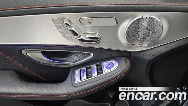 Mercedes-Benz C-Class 2019 thumb 11