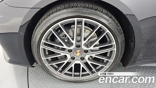 Porsche Panamera 2025 thumb 3