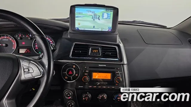 KGM Korando 2017 thumb 10