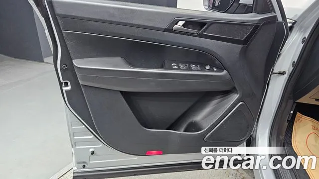 KGM Rexton 2019 thumb 9