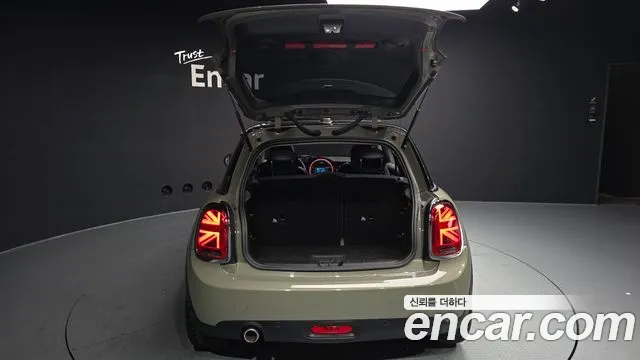 Mini Cooper 2020 thumb 5