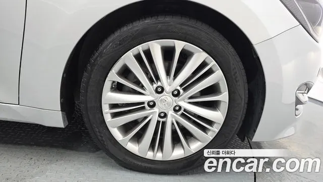 Hyundai Aslan 2015 thumb 2