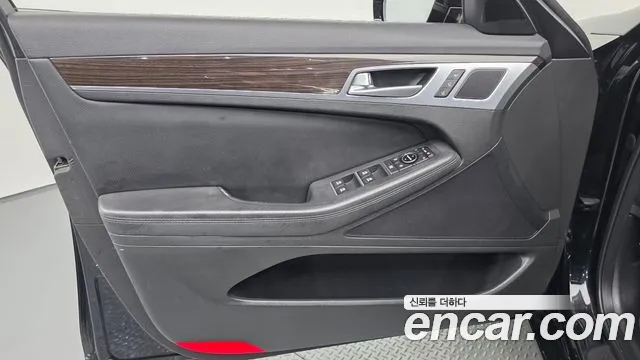 Genesis G80 2017 thumb 10