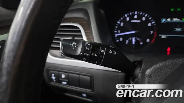 Genesis G80 2017 thumb 9