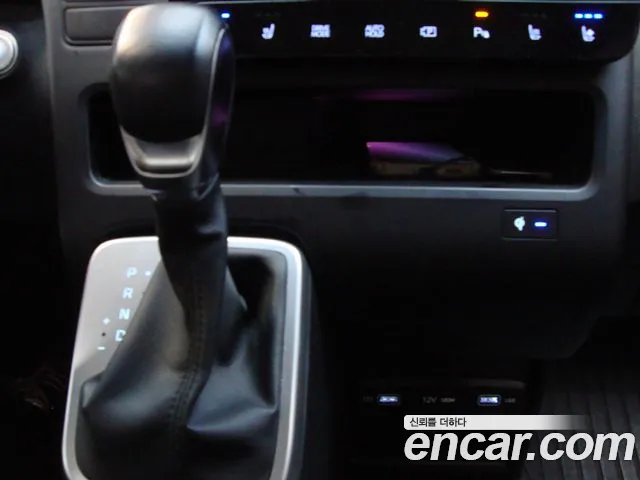 Hyundai Staria 2021 thumb 4