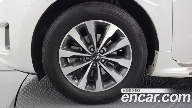 Kia Carnival 2014 thumb 10