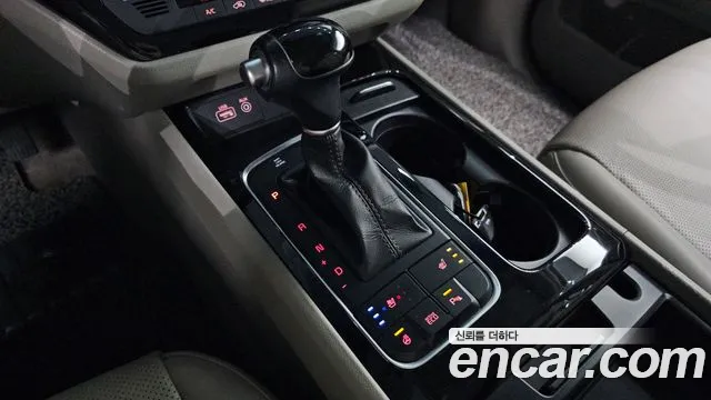 Kia Carnival 2014 thumb 11