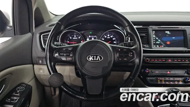 Kia Carnival 2014 thumb 4