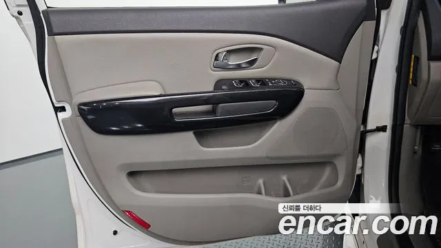 Kia Carnival 2014 thumb 12
