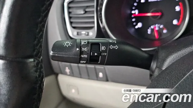 Kia Carnival 2014 thumb 8