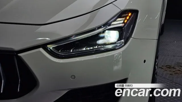 Maserati Ghibli 2018 thumb 7