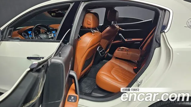 Maserati Ghibli 2018 thumb 3