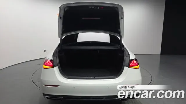 Mercedes-Benz E-Class 2024 thumb 10