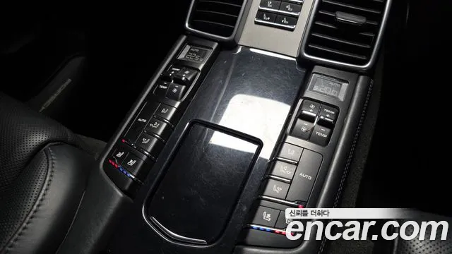 Porsche Panamera 2014 thumb 10