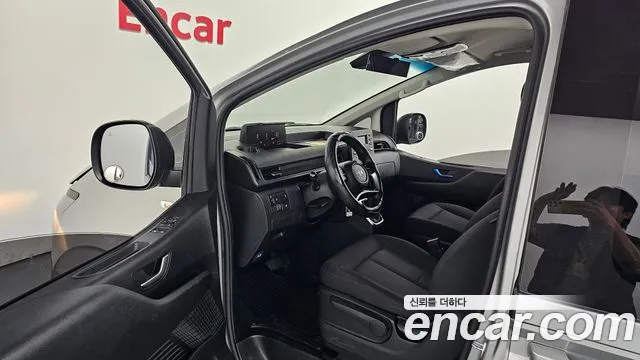 Hyundai Staria 2021 thumb 5