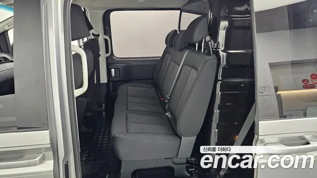 Hyundai Staria 2021 thumb 10