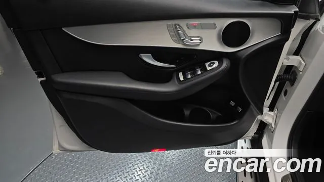 Mercedes-Benz GLC 2019 thumb 10