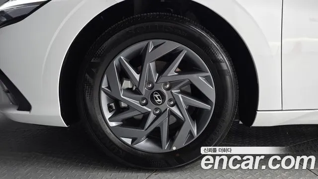 Hyundai Elantra 2025 thumb 9