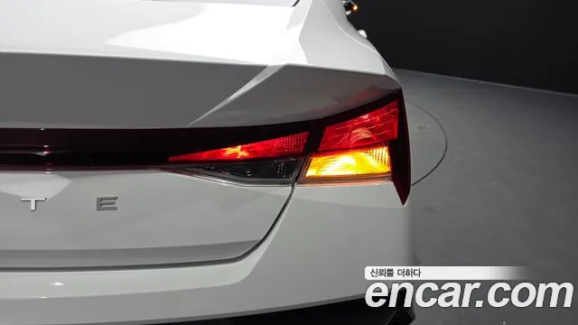 Hyundai Elantra 2025 thumb 11