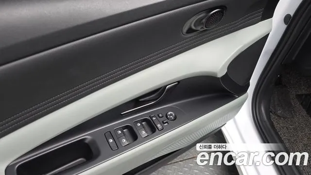 Hyundai Elantra 2025 thumb 6