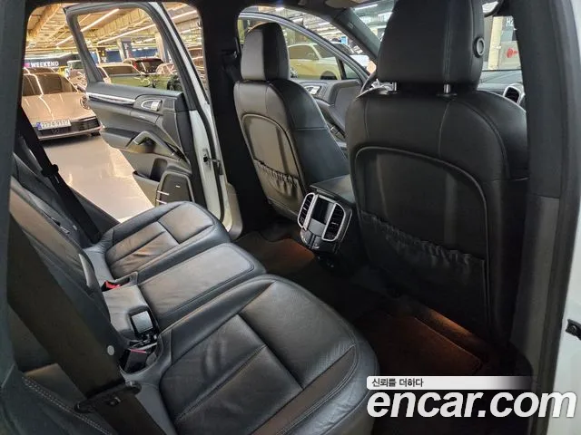Porsche Cayenne 2013 thumb 3