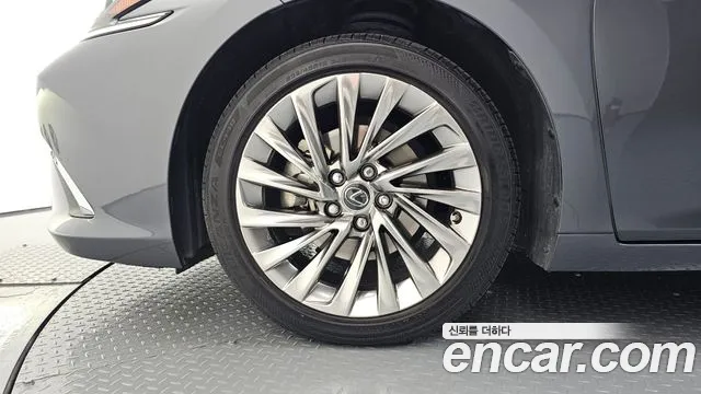 Lexus ES 300h 2023 thumb 9