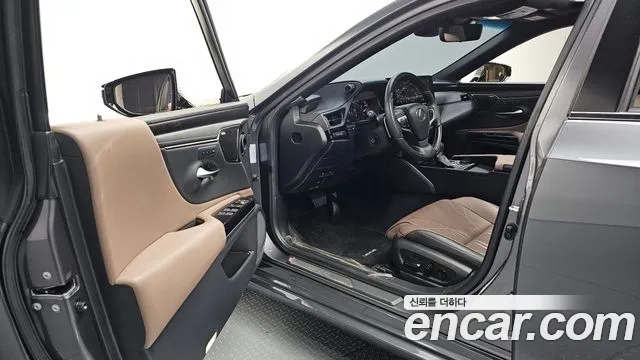 Lexus ES 300h 2023 thumb 5