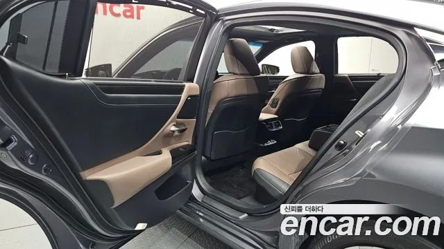 Lexus ES 300h 2023 thumb 10