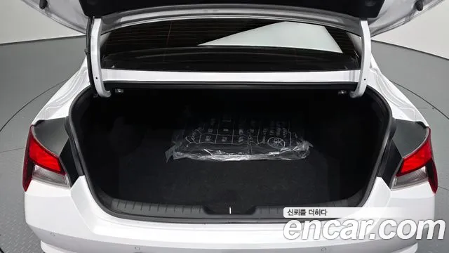 Hyundai Elantra 2023 thumb 8