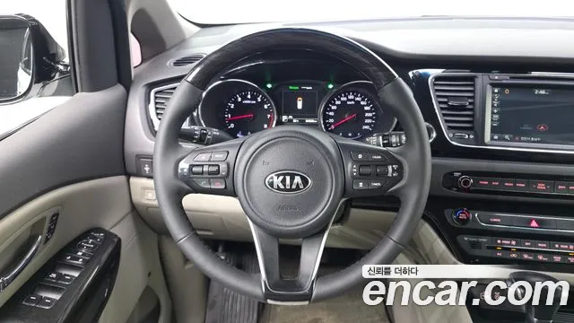 Kia Carnival 2017 thumb 2