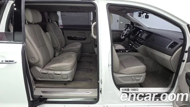 Kia Carnival 2017 thumb 4