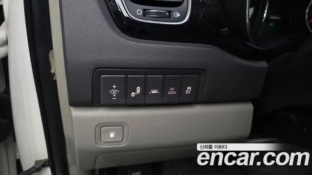 Kia Carnival 2017 thumb 12