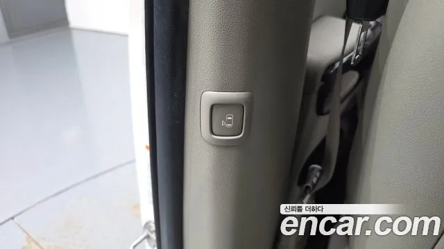 Kia Carnival 2017 thumb 9